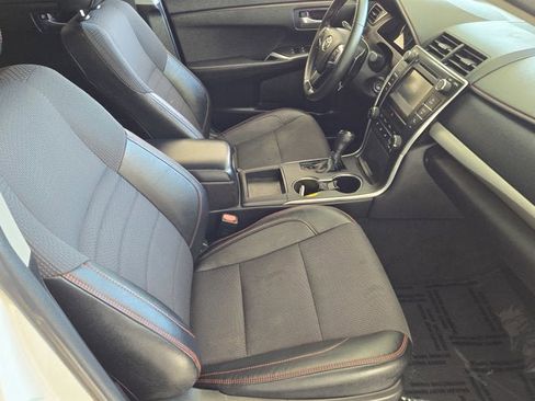 Used 2016 Toyota Camry SE image 9