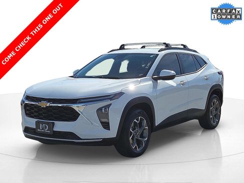 Used 2025 Chevrolet Trax LT w/ Driver Confidence Package image 2