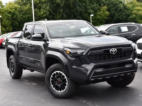 Used 2025 Toyota Tacoma TRD Off-Road w/ TRD Off Road Upgrade Package AWD/4WD image 2