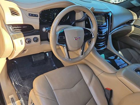 Used 2018 Cadillac Escalade Platinum image 10