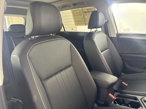 Used 2023 Volkswagen Tiguan SE w/ Panoramic Sunroof Package AWD/4WD image 26