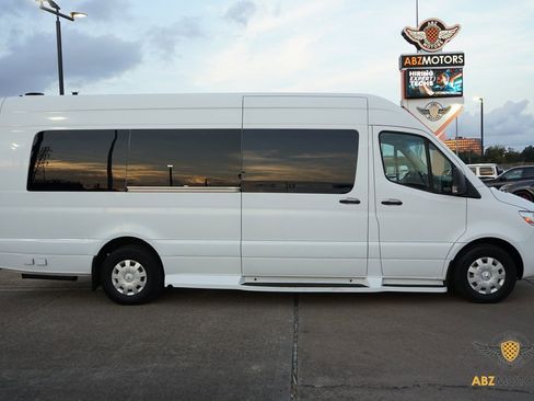 Used 2022 Mercedes-Benz Sprinter 3500 image 4