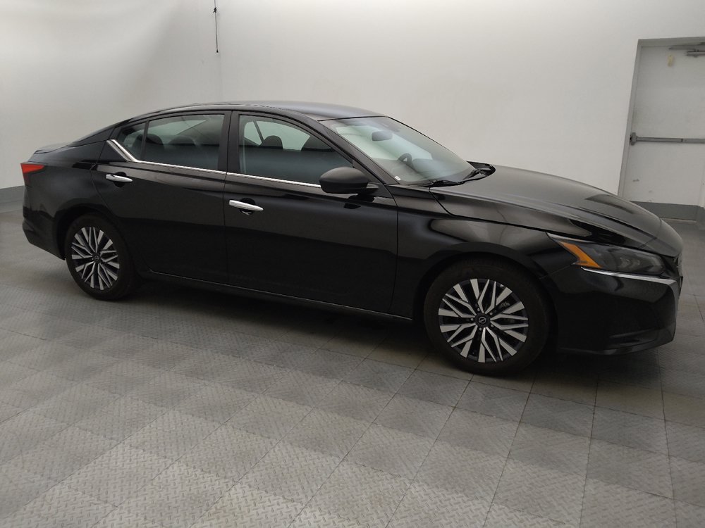 Used 2025 Nissan Altima 2.5 SV FWD image 11