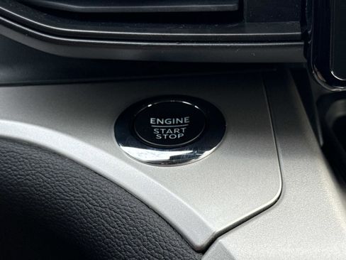 Used 2023 Ford Explorer XLT image 13