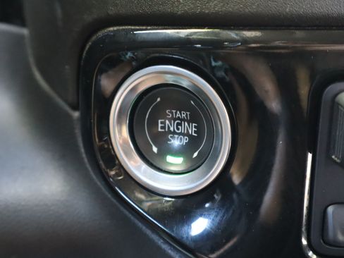 Used 2025 Chevrolet Silverado 1500 LT AWD/4WD image 33