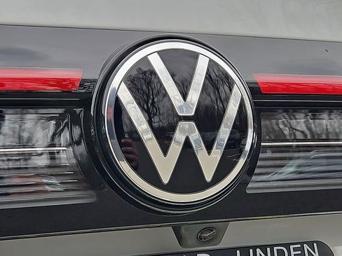 New 2026 Volkswagen Taos SE FWD image 21