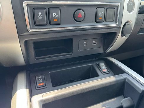 Used 2020 Nissan Titan SV w/ SV Convenience Package RWD image 19