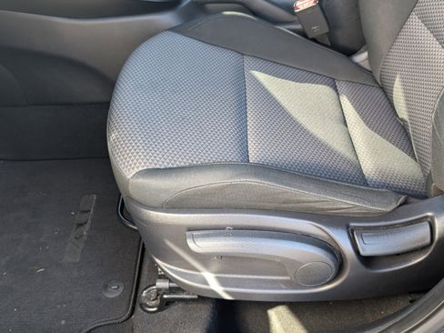 Used 2023 Kia Soul LX w/ LX Technology Package image 11