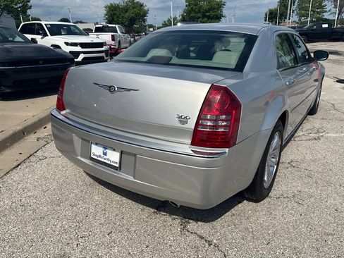 Used 2005 Chrysler 300 C w/ Sound Group II RWD image 23