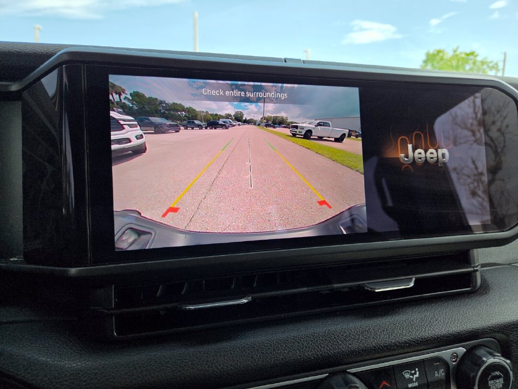 Used 2025 Jeep Gladiator Sport AWD/4WD image 35