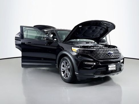 Used 2022 Ford Explorer XLT w/ Equipment Group 202A image 24