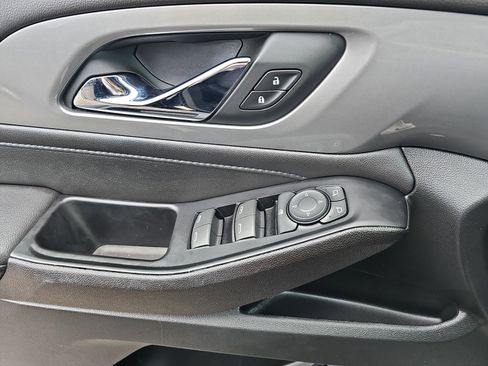 Used 2023 Chevrolet Traverse LT FWD image 31