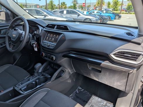 Used 2021 Chevrolet TrailBlazer LS FWD image 19