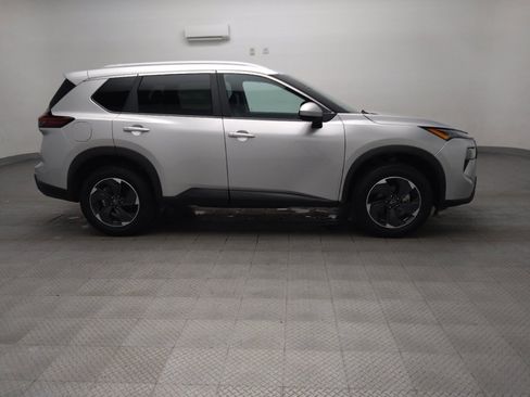 Used 2024 Nissan Rogue SV w/ SV Premium Package AWD/4WD image 11
