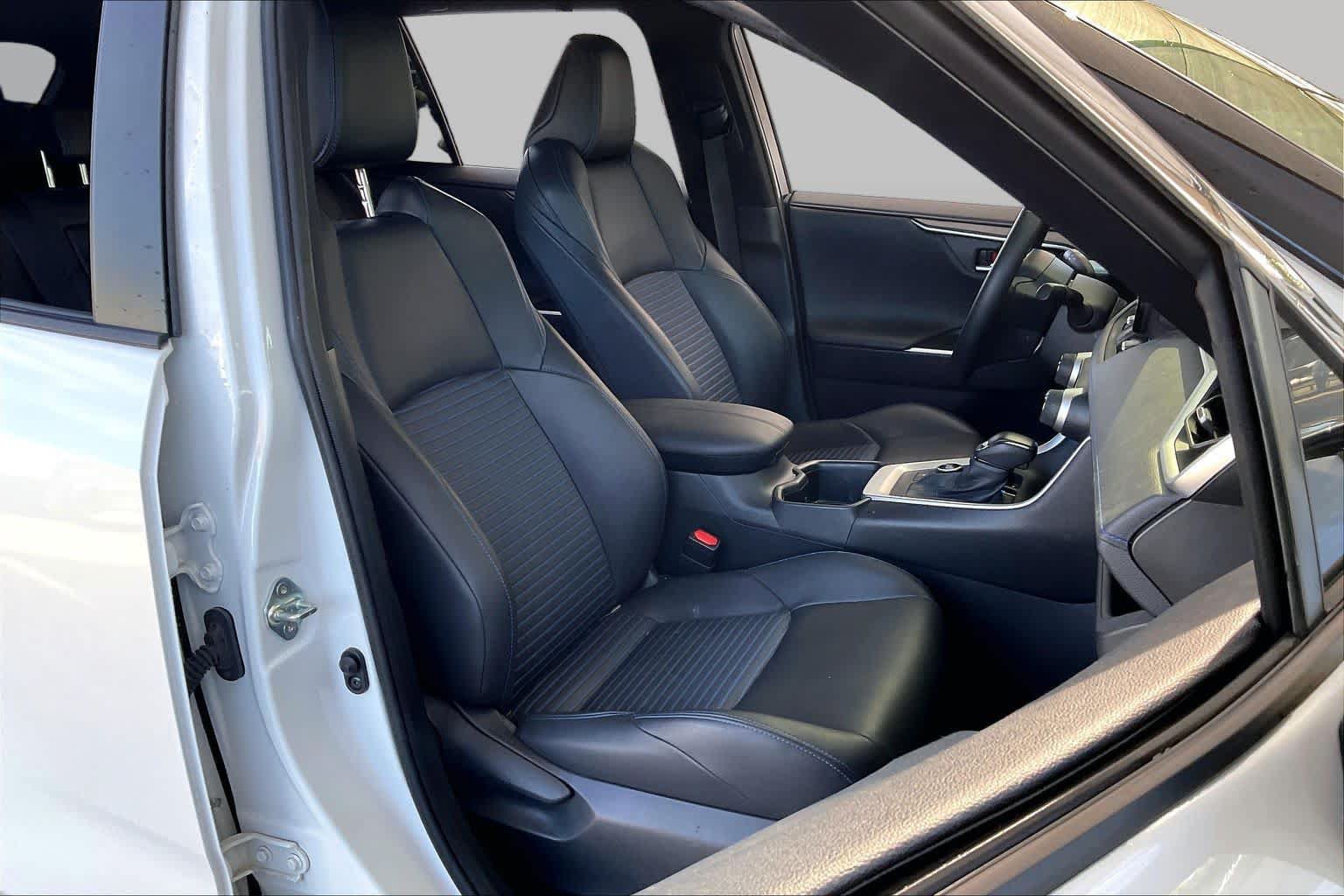 Used 2025 Toyota RAV4 XSE w/ Advanced Technology Package AWD/4WD image 8