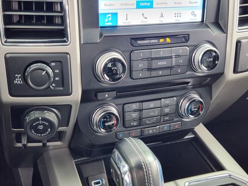 Used 2018 Ford F150 Lariat w/ Equipment Group 502A Luxury AWD/4WD image 24