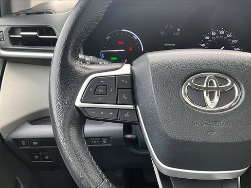 Used 2024 Toyota Sienna XLE image 16