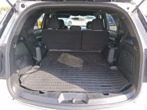 Used 2017 Ford Explorer XLT image 6