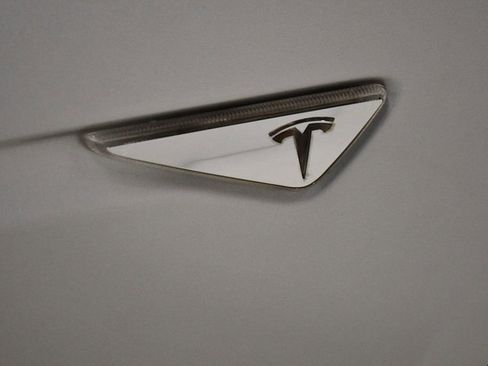 Used 2013 Tesla Model S image 17
