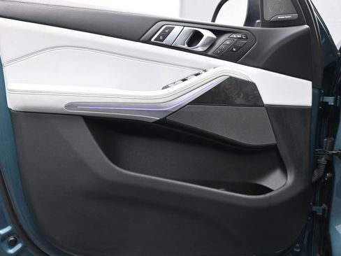 Used 2023 BMW X7 xDrive40i w/ Premium Package image 9