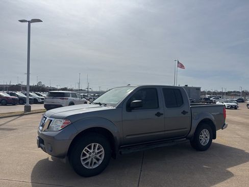 Used 2017 Nissan Frontier SV image 9