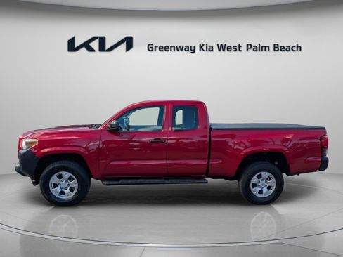 Used 2018 Toyota Tacoma SR image 7