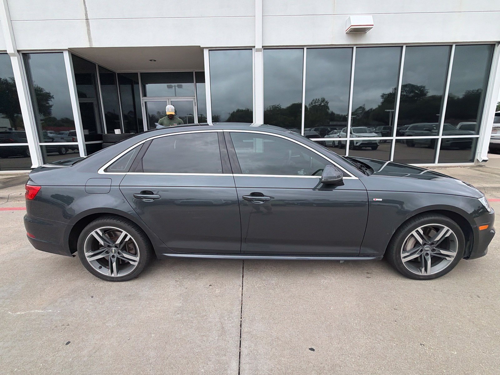 Used 2017 Audi A4 2.0T Premium Plus w/ Premium Plus Package AWD/4WD image 6