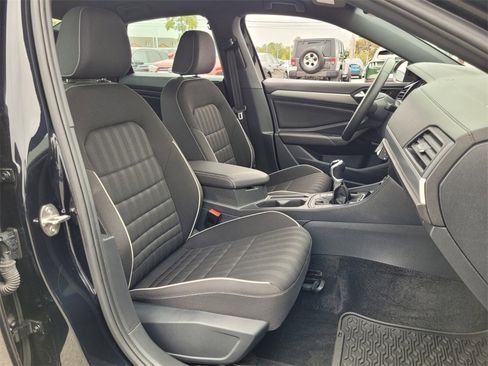 Used 2024 Volkswagen Jetta Sport image 11