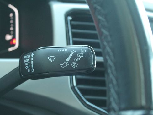 Used 2021 Volkswagen Atlas SEL image 32