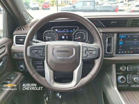 Certified 2021 GMC Yukon Denali w/ Denali Premium Package AWD/4WD image 10