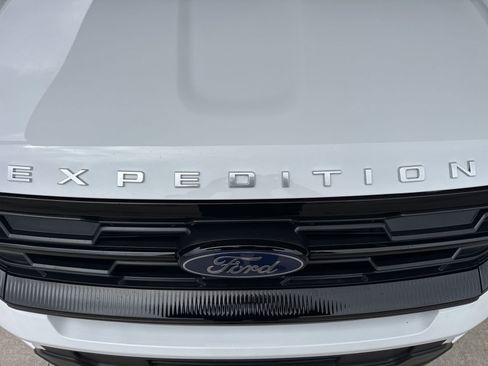 Certified 2025 Ford Expedition Active AWD/4WD image 14