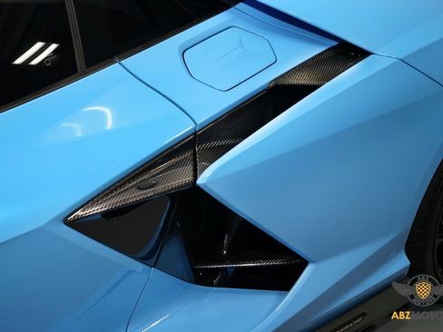 Used 2025 Lamborghini Revuelto image 14