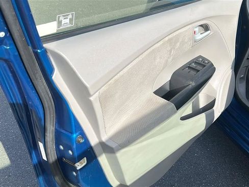 Used 2013 Honda Insight LX image 20