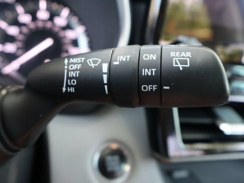 Used 2021 Toyota Highlander Limited AWD/4WD image 36
