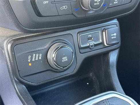 Used 2019 Jeep Renegade Limited w/ UConnect 8.4 Nav Group image 21