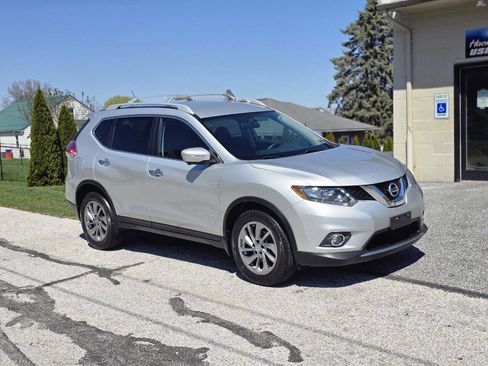 Used 2015 Nissan Rogue SL image 2