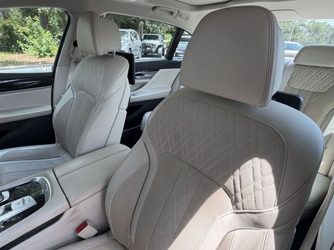 Used 2016 BMW 740i RWD image 17