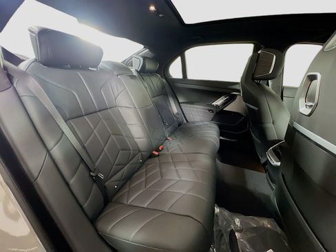 New 2025 BMW i7 xDrive60 image 29