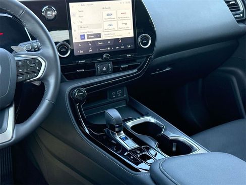 Used 2025 Lexus NX 250 FWD image 10