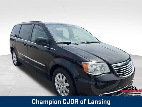 Used 2014 Chrysler Town & Country Touring FWD image 10