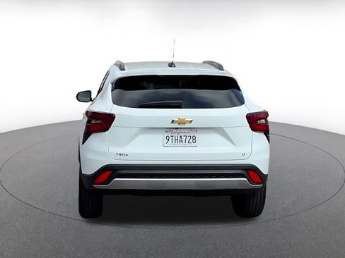 Used 2025 Chevrolet Trax LT w/ LT Convenience Package image 12