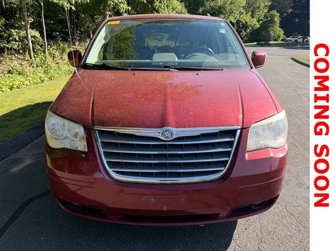 Used 2010 Chrysler Town & Country Touring FWD image 3