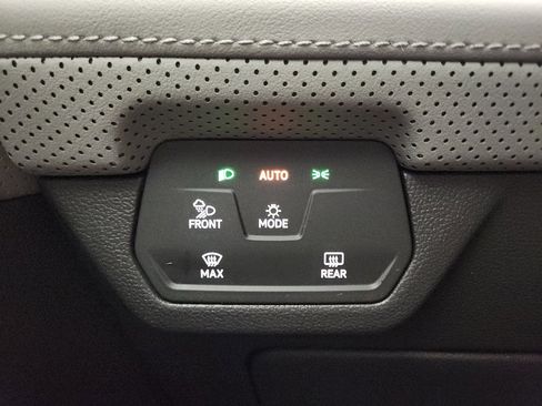 Certified 2025 Volkswagen Atlas Peak Edition SE AWD/4WD image 11