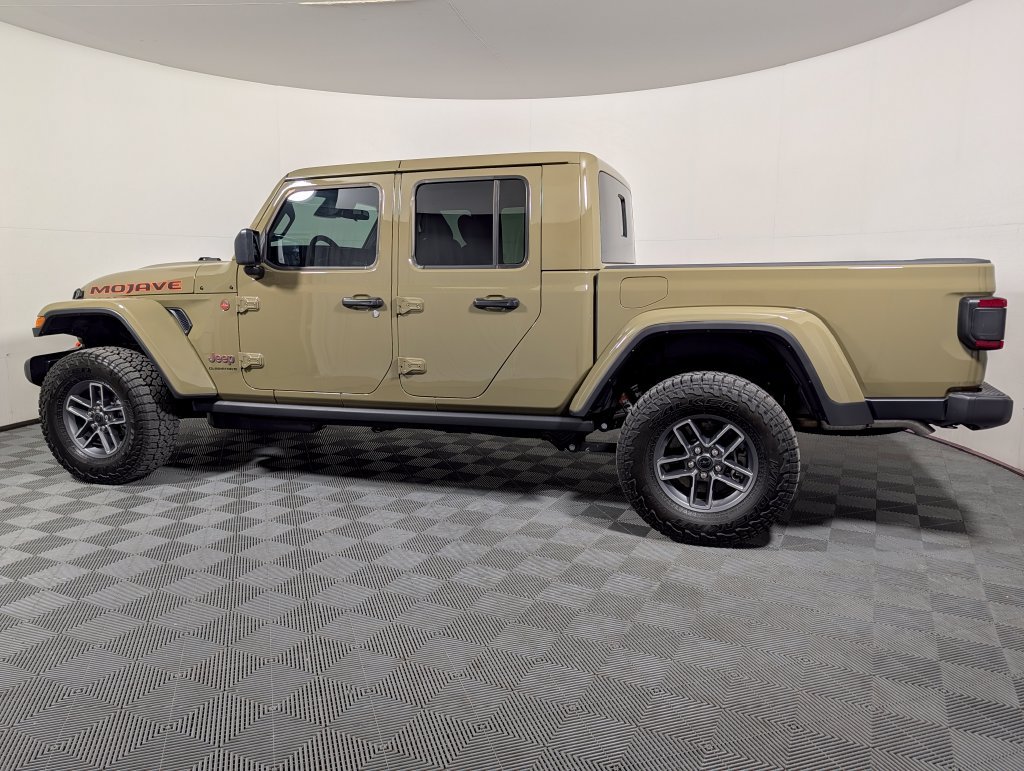 Used 2026 Jeep Gladiator Mojave AWD/4WD image 5