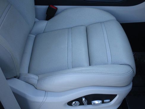 Used 2019 Porsche Cayenne image 11