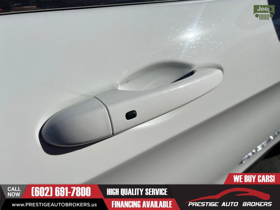 Used 2015 Jeep Cherokee Latitude w/ Comfort/Convenience Group FWD image 17