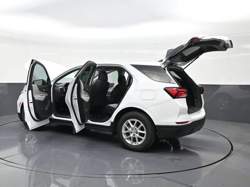 Used 2024 Chevrolet Equinox LS FWD image 31
