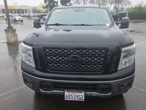 Used 2017 Nissan Titan PRO-4X w/ Pro-4x Convenience Package image 4