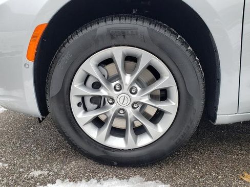 New 2026 Chrysler Pacifica Limited w/ Trailer Tow Group image 12