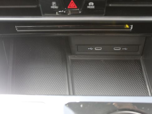Used 2024 Volkswagen Atlas SE AWD/4WD image 34